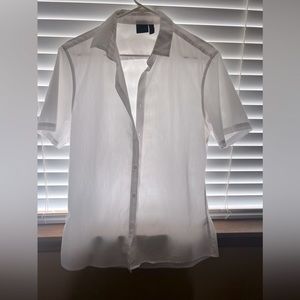 White collard short sleeve men’s shirt